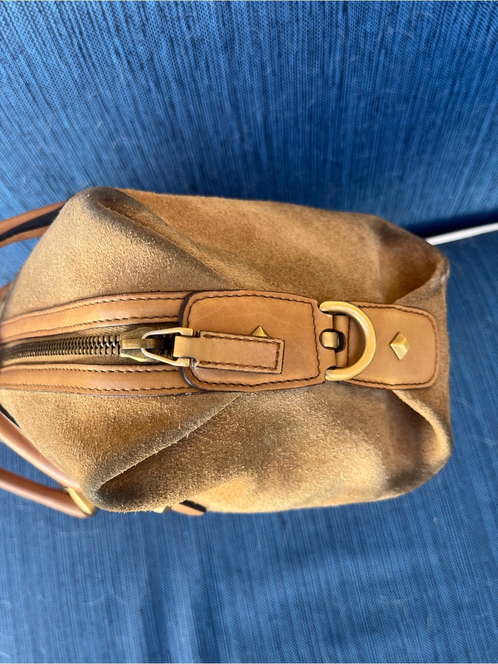 Vintage Gucci Suede Handbag with Tan Leather Trim and Zipper - Picture 3 of 4